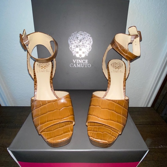 NEW Vince Camuto heels 9 1/2 M - Picture 2 of 5